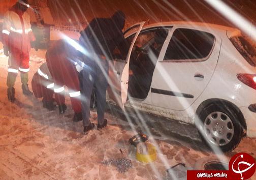 امدادرسانی به 185 خودروی گرفتار در برف در جاده ساری به سمنان +تصاویر امدادرسانی به 185 خودروی گرفتار در برف در جاده ساری به سمنان