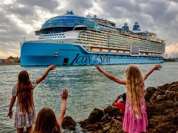 Icon of the Seas بزرگترین کشتی تفریحی جهان Icon of the Seas بزرگترین کشتی تفریحی دنیا