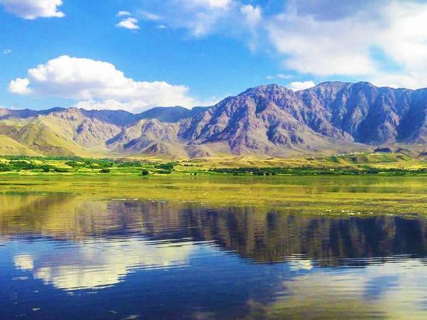 تالاب چغاخور نگینی بی مانند در طبیعت چهارمحال و بختیاری تالاب چغاخور نگینی بی مانند در طبیعت چهارمحال و بختیاری
